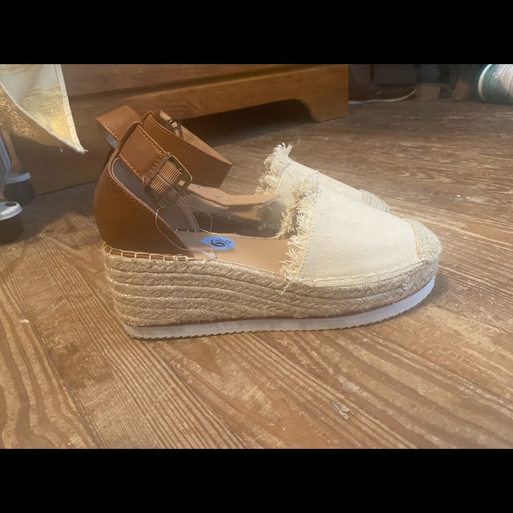 Espadrilles - Picture 2 of 4